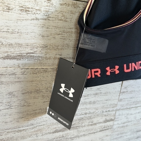 Under Armour Sports Bra - Picture 4 of 4